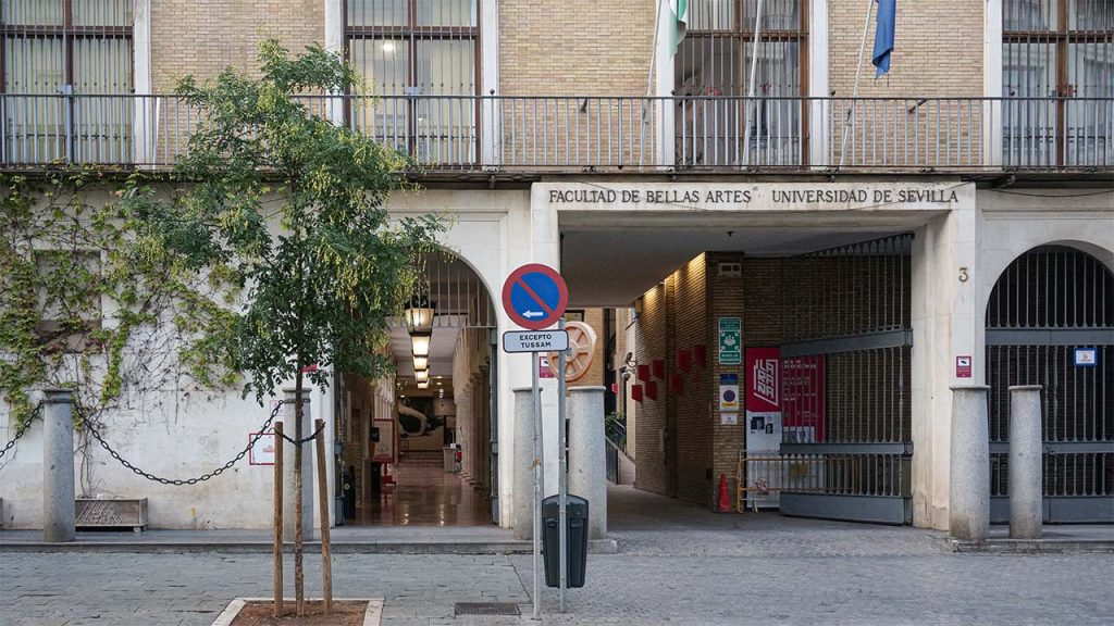 Facha del campus de laraña de la Facultad de Bellas Artes de la Universidad de Sevilla